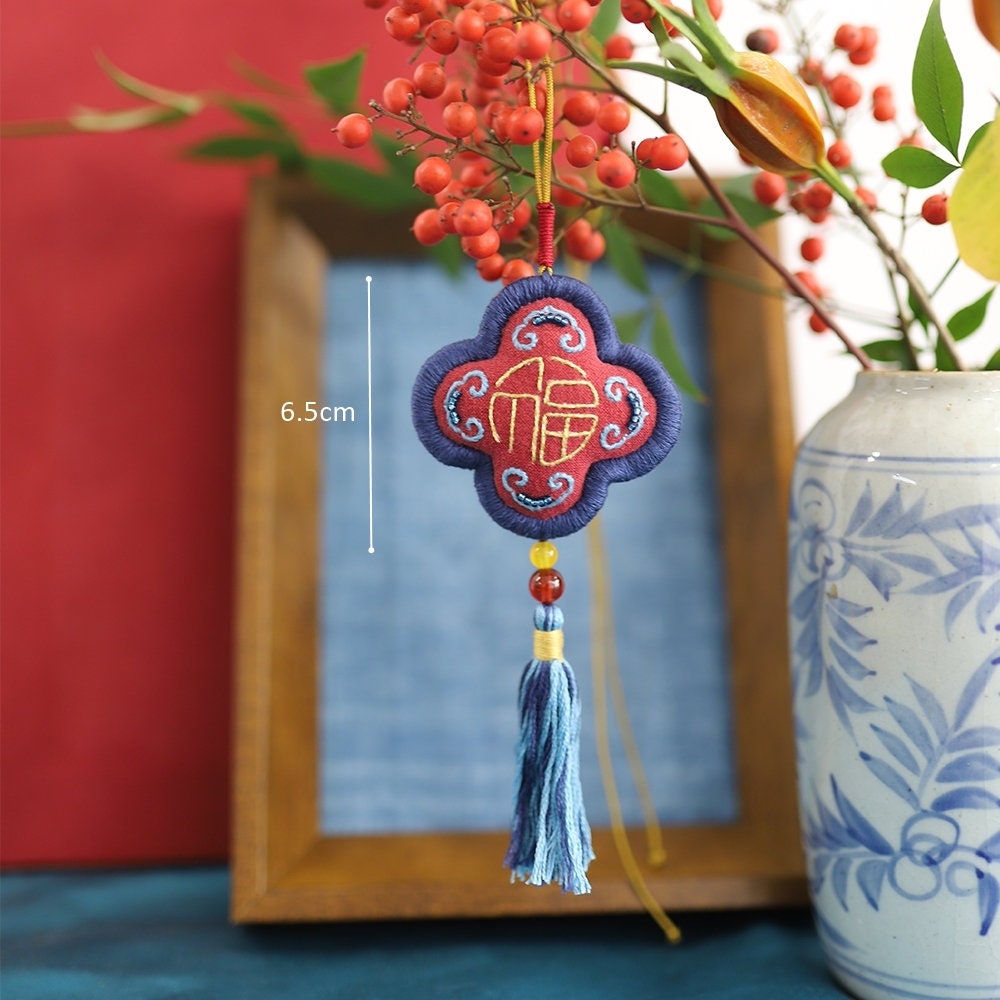 Fortune | Embroidery Amulet Kit Beginners
