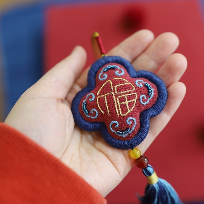 Fortune | Embroidery Amulet Kit Beginners